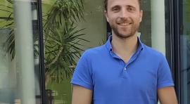 portrait de Igor Ferrier-Barbut en extérieur